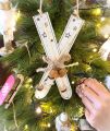 zawieszka-na-choinke-drewniane-narty-3szt (6).jpg